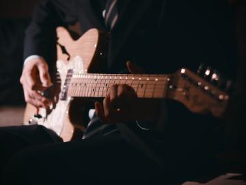 Gitarre spielen lernen in 30 Tagen